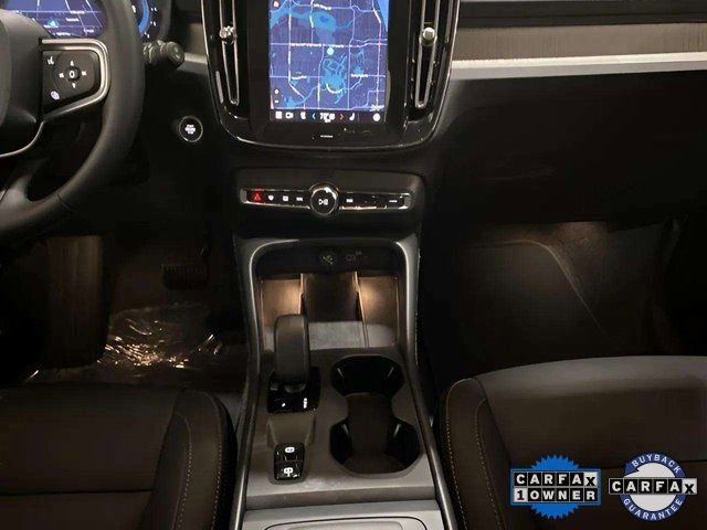 Used 2025 Volvo XC40 B5 Core image 11