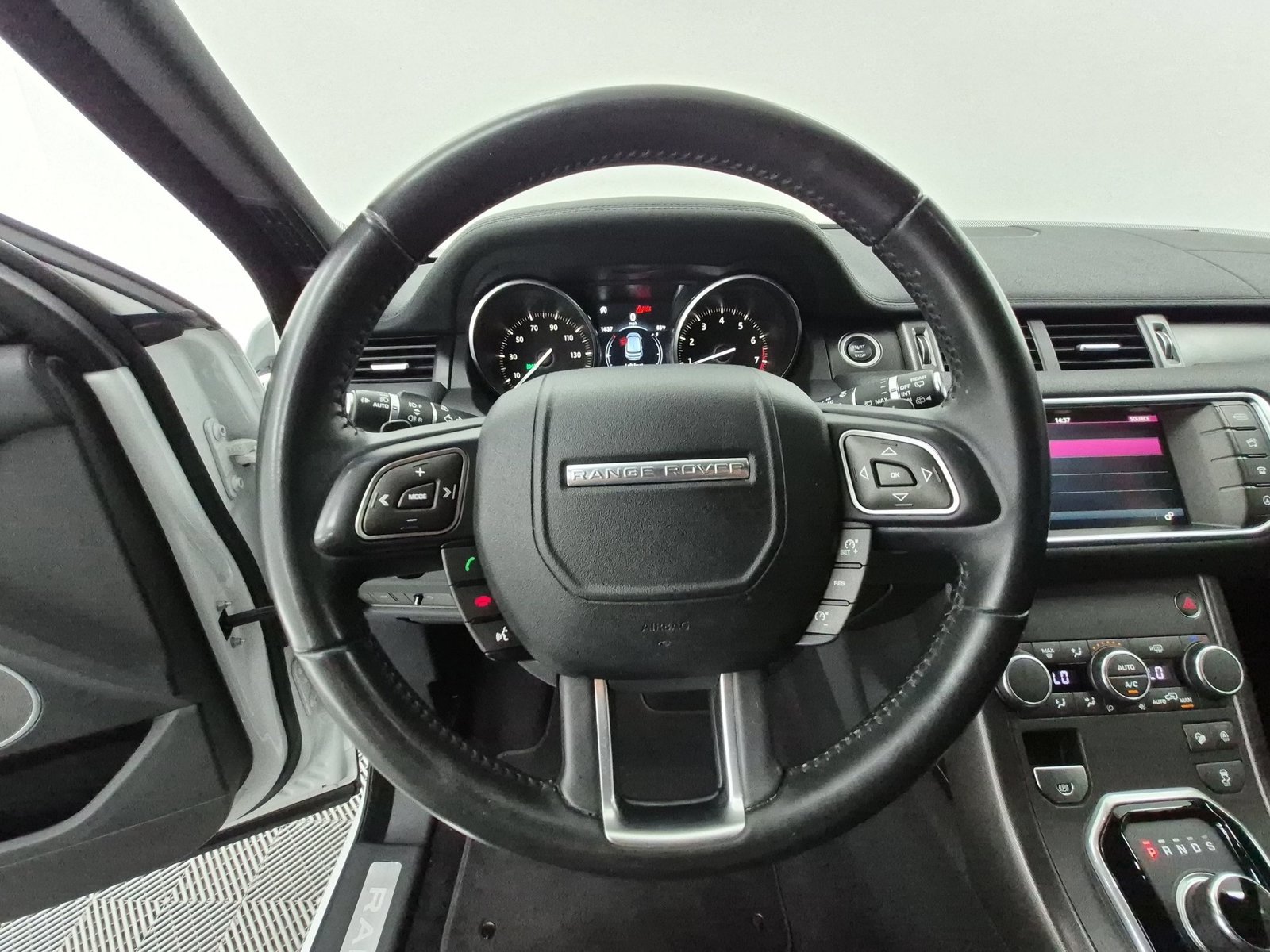 Used 2018 Land Rover Range Rover Evoque SE AWD/4WD image 30
