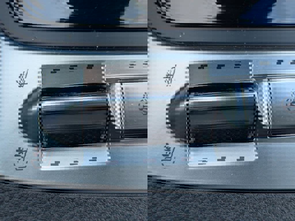 Used 2025 Kia Carnival SX Prestige image 24