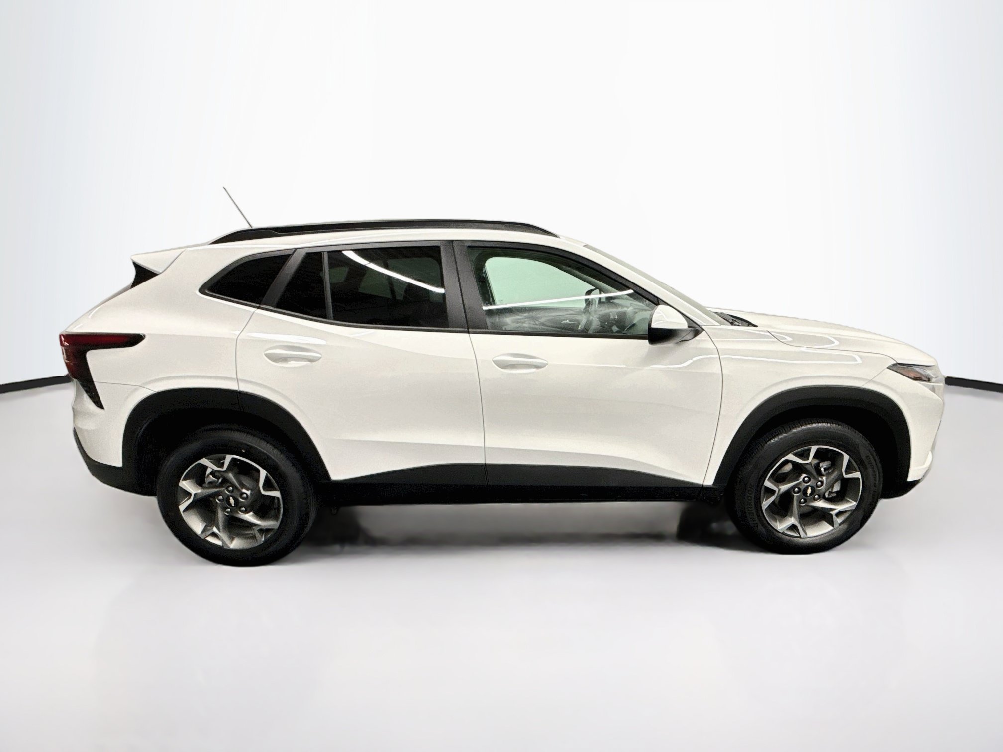 Used 2025 Chevrolet Trax LT FWD image 10