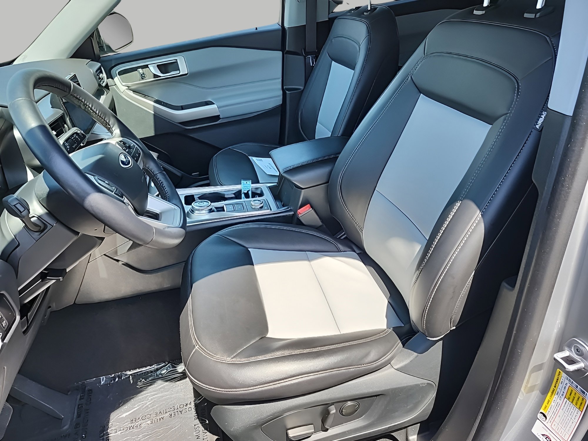 Used 2023 Ford Explorer XLT w/ Equipment Group 202A AWD/4WD image 11