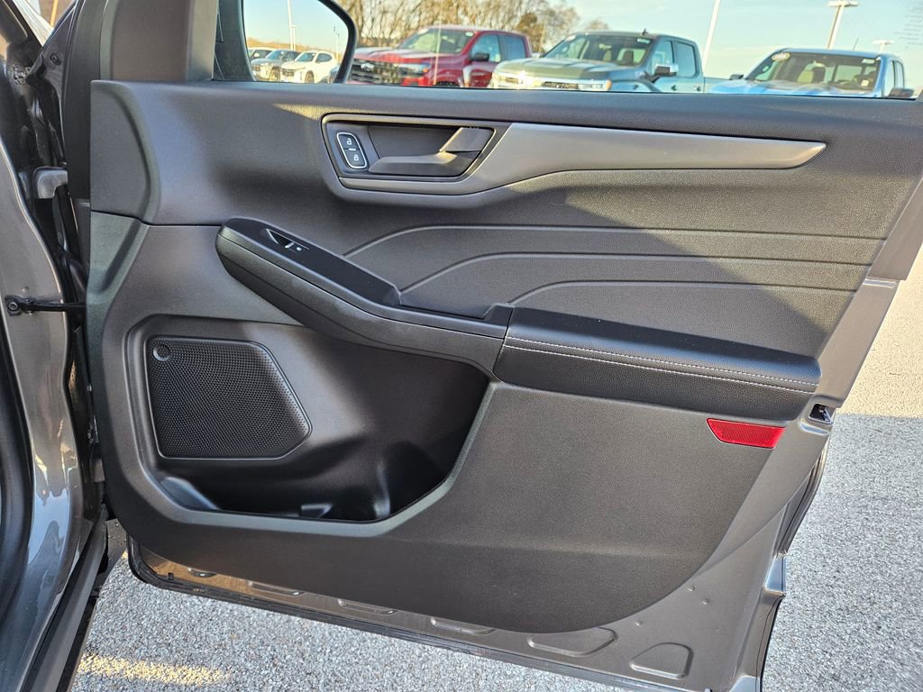 Used 2025 Ford Escape Active image 32