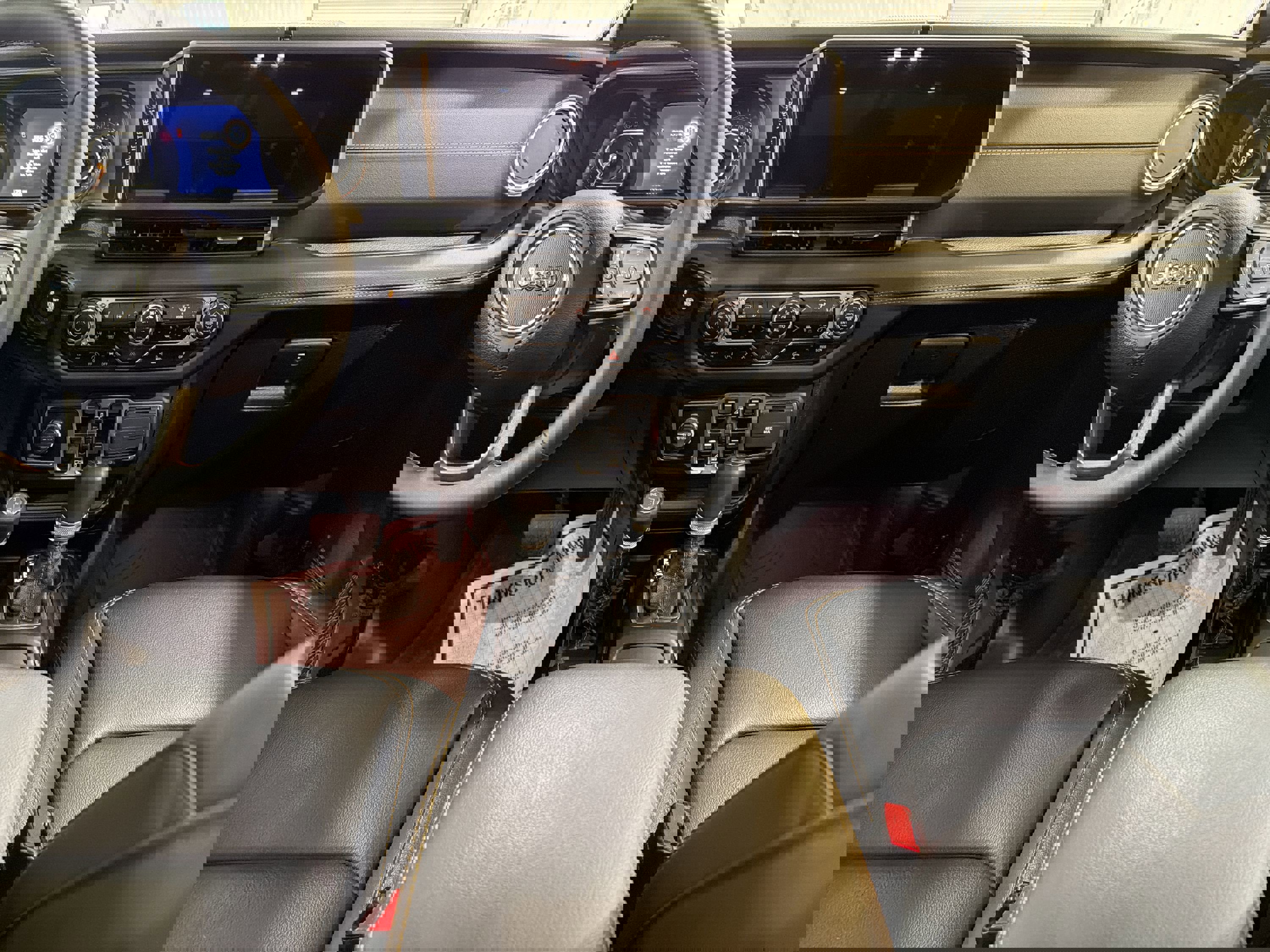 Used 2025 Jeep Gladiator Sport image 21