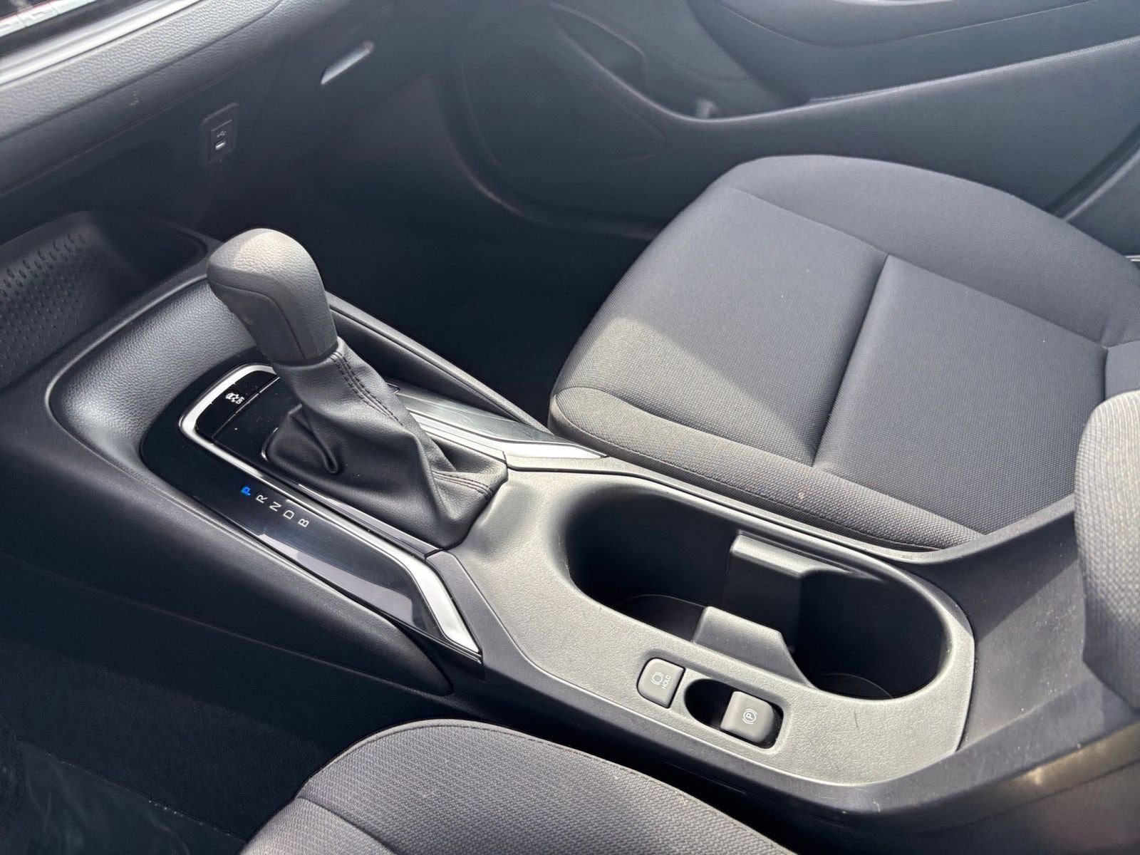 Used 2025 Toyota Corolla LE image 39