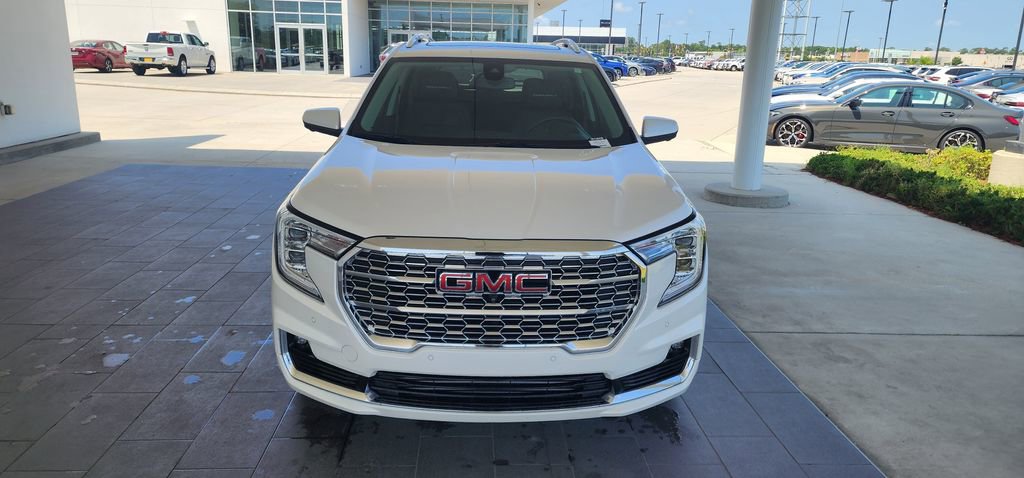 Used 2024 GMC Terrain Denali w/ Denali Premium Package AWD/4WD image 5