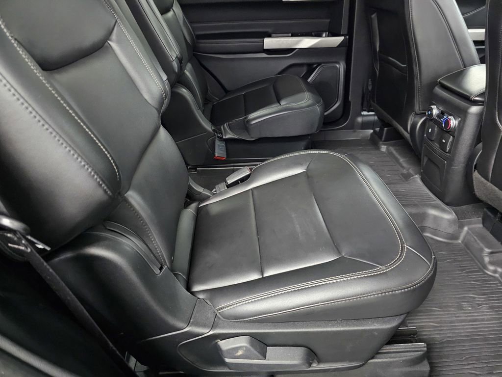 Used 2022 Ford Explorer XLT w/ Equipment Group 202A AWD/4WD image 21