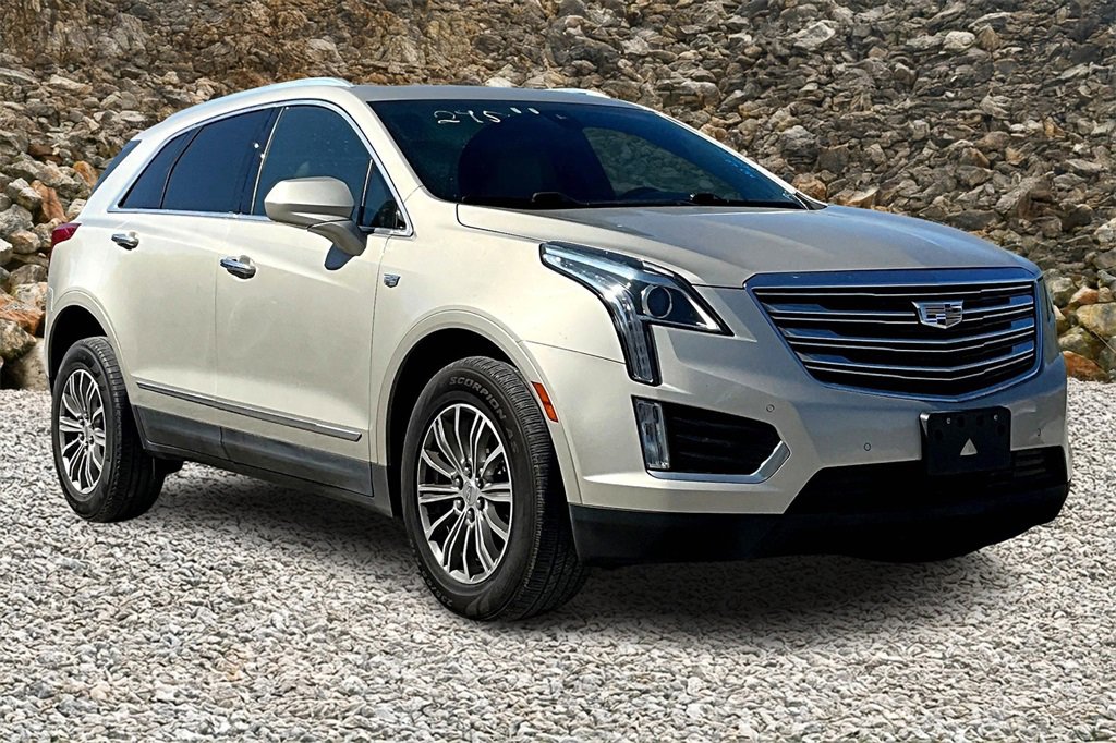 Used 2017 Cadillac XT5 Luxury w/ Driver Awareness Package image 10