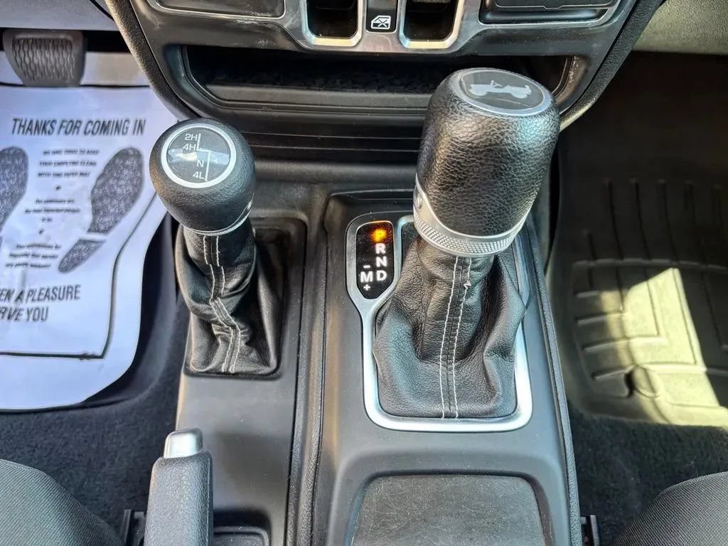 Used 2021 Jeep Wrangler Unlimited Sahara w/ Uconnect 4C Nav & Sound Group AWD/4WD image 17