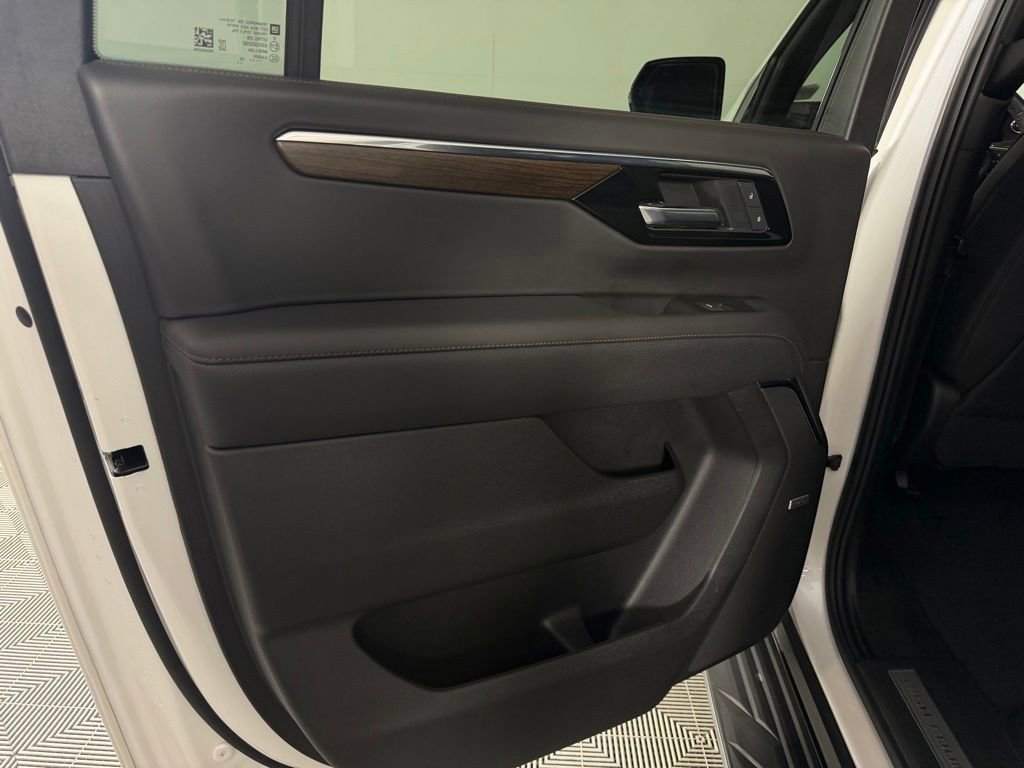 Used 2025 Chevrolet Suburban High Country w/ Sun And Tow Package AWD/4WD image 28