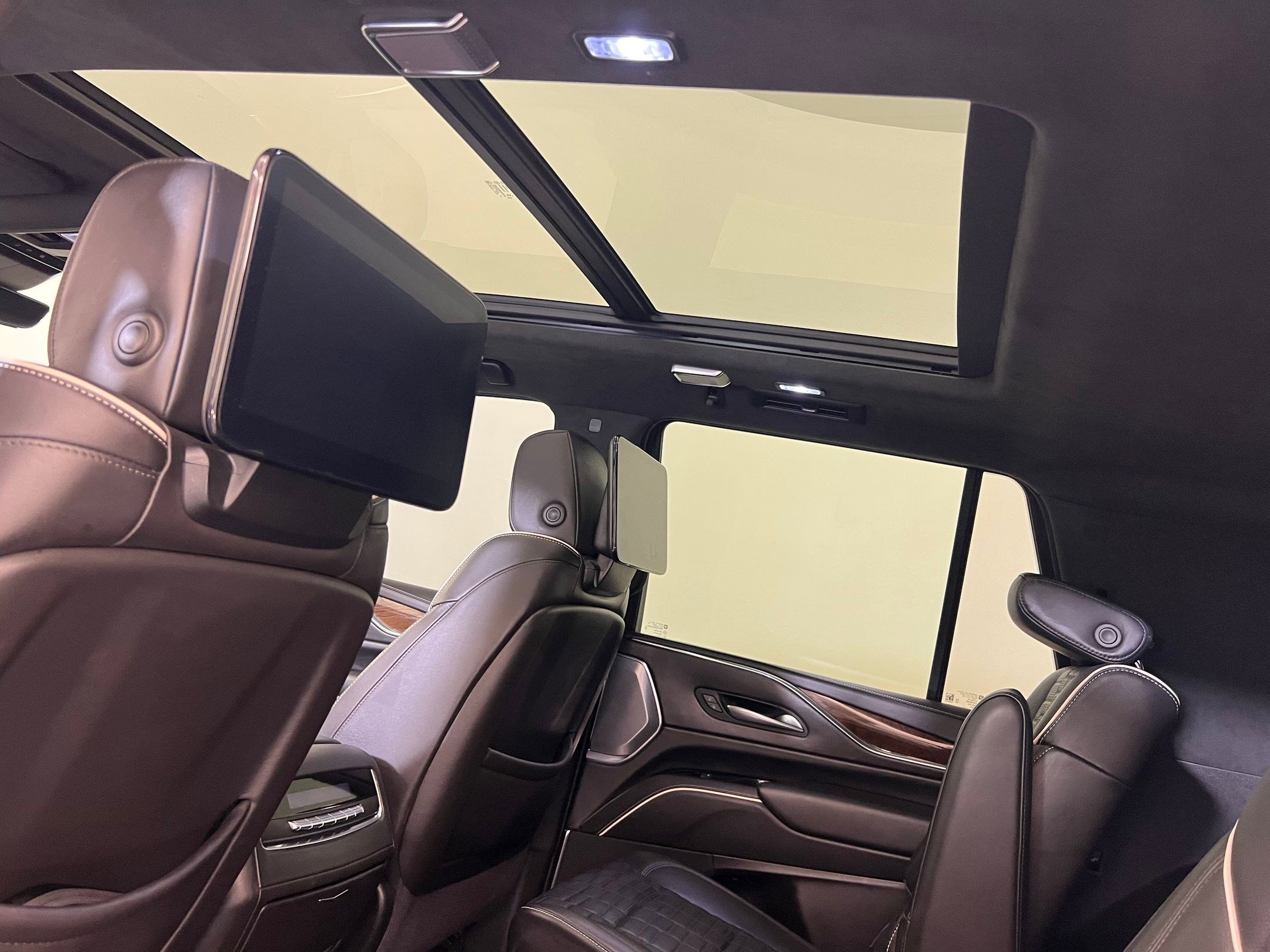 Used 2023 Cadillac Escalade Sport Platinum w/ Heavy-Duty Trailer Package image 33