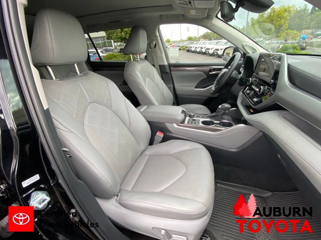 Certified 2024 Toyota Highlander Platinum AWD/4WD image 18