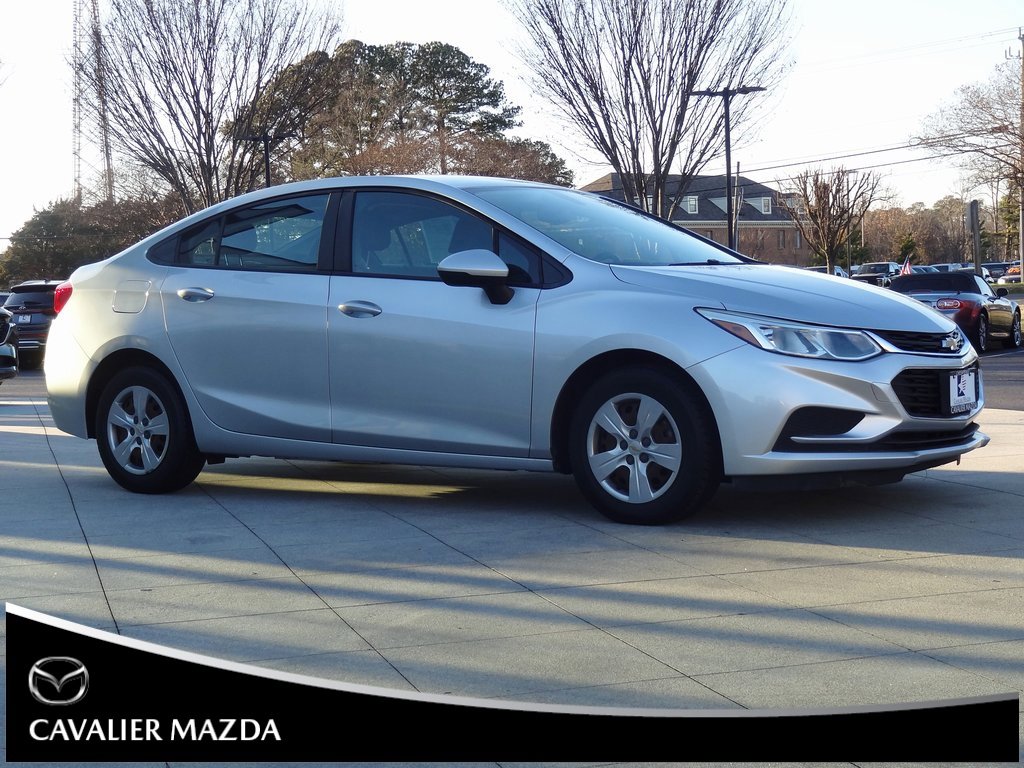 Used 2018 Chevrolet Cruze LS image 2