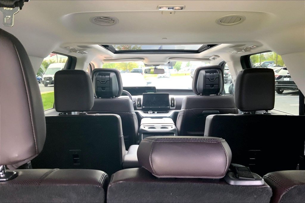 Used 2026 Ford Expedition Max Platinum w/ Platinum Ultimate Package AWD/4WD image 6
