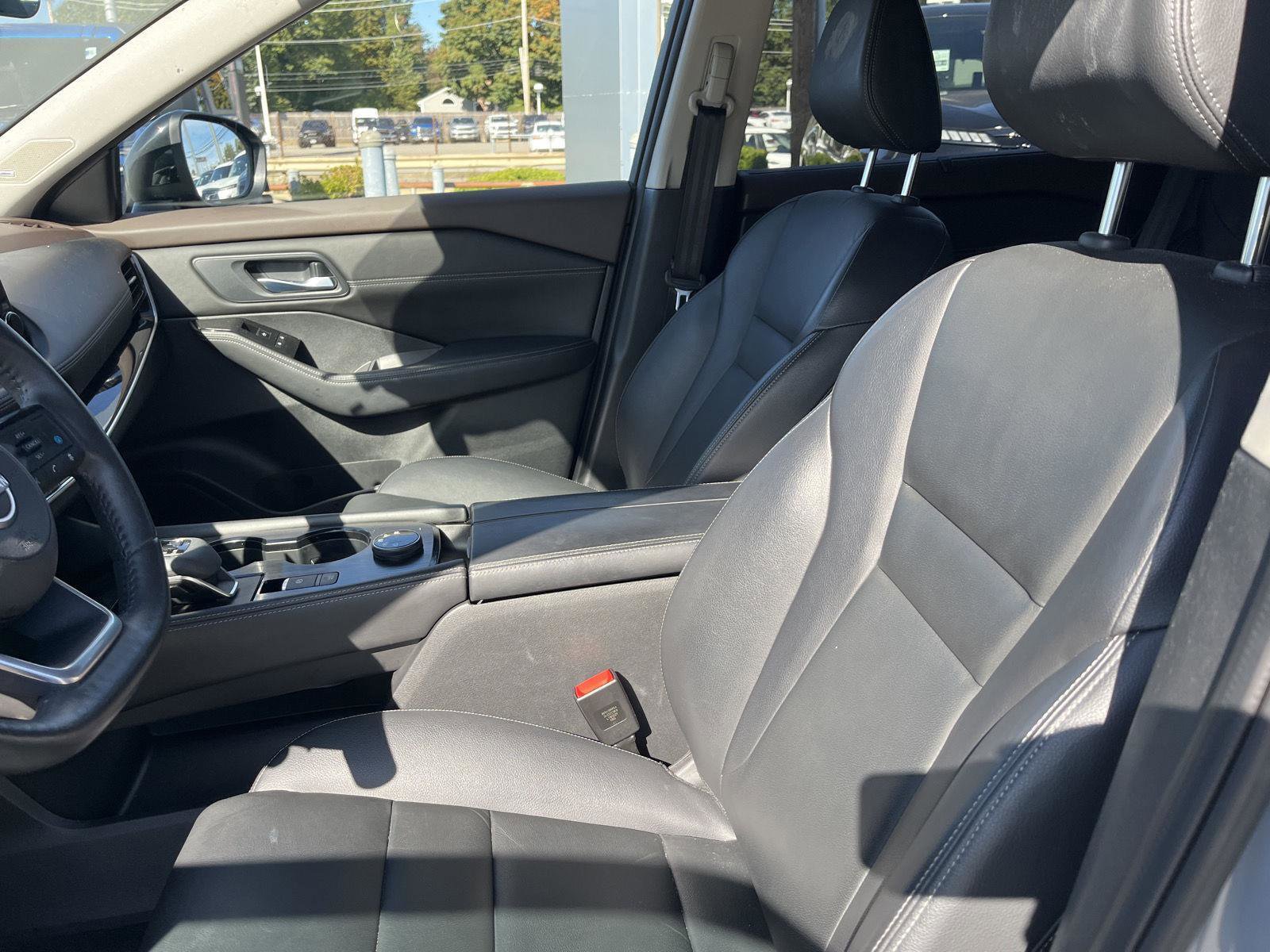 Used 2023 Nissan Rogue SL w/ SL Premium Package image 10