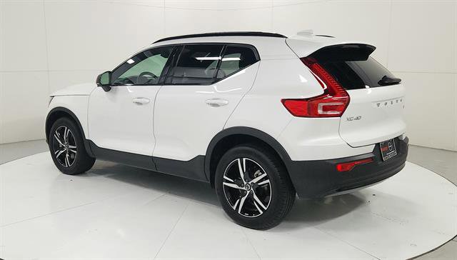 Used 2024 Volvo XC40 B5 Core image 6