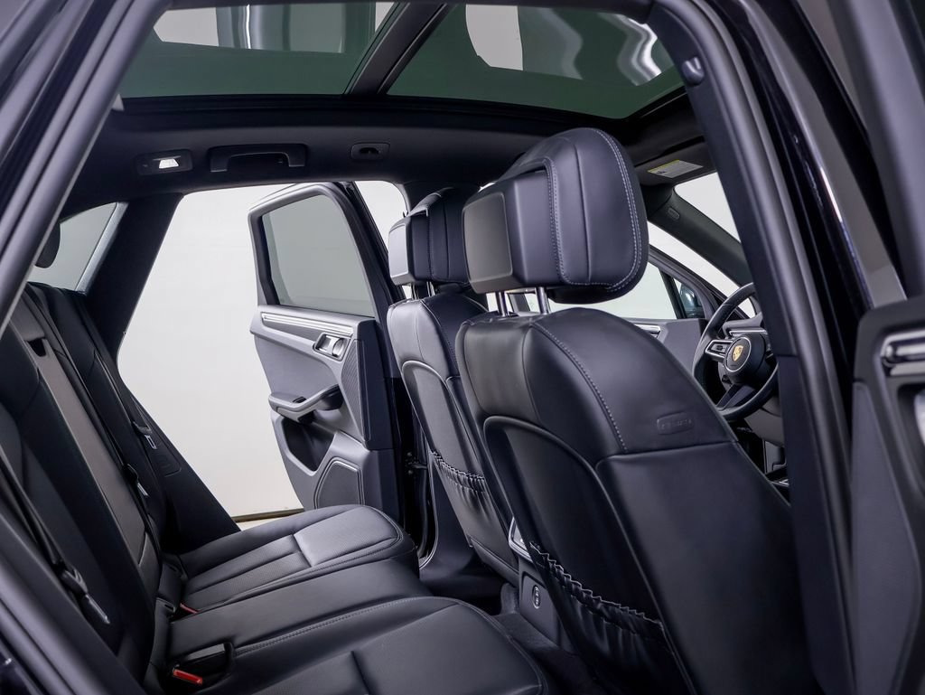 Certified 2023 Porsche Macan S AWD/4WD image 9