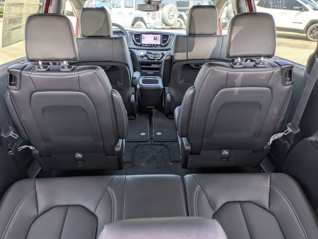 New 2026 Chrysler Pacifica Select image 31