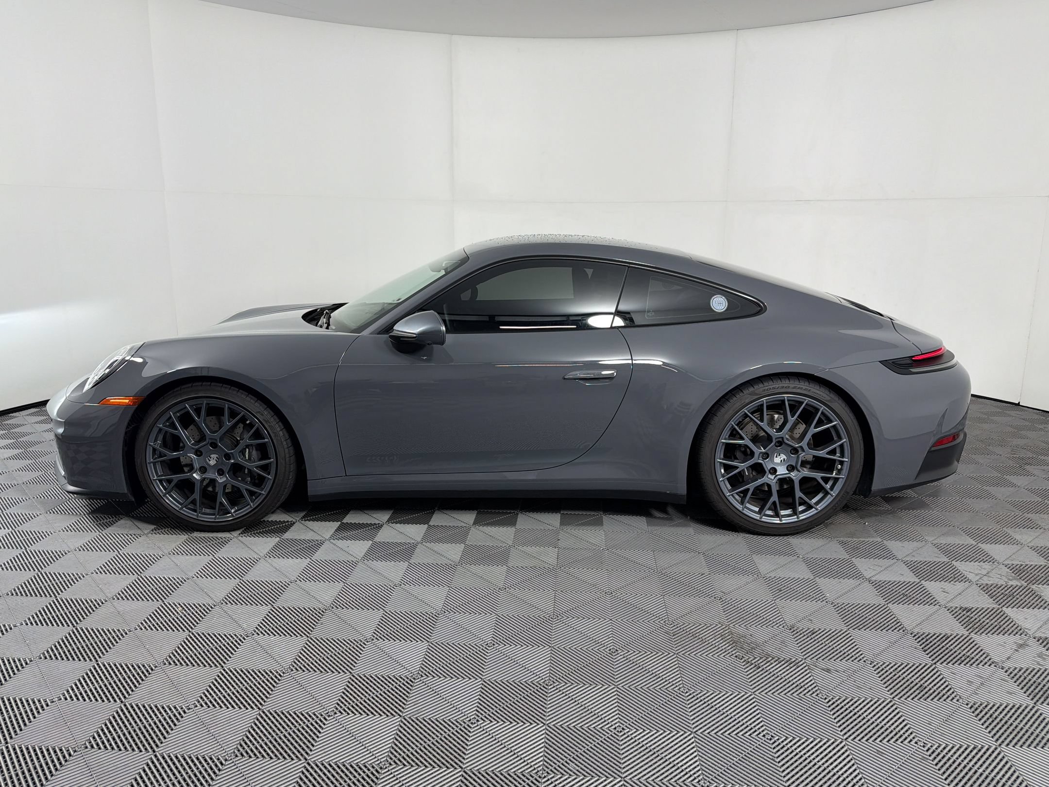 Certified 2025 Porsche 911 Carrera T RWD image 2