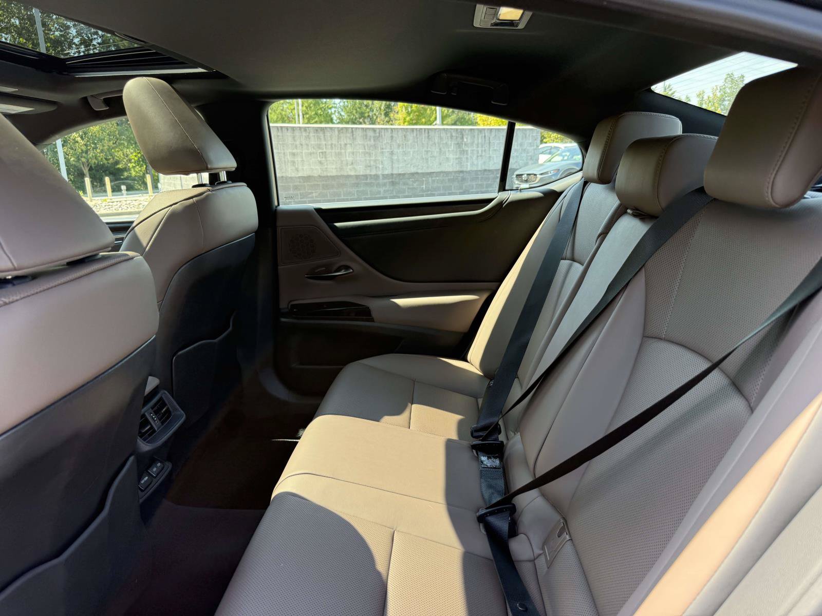Used 2025 Lexus ES 350 w/ Premium Package FWD image 17