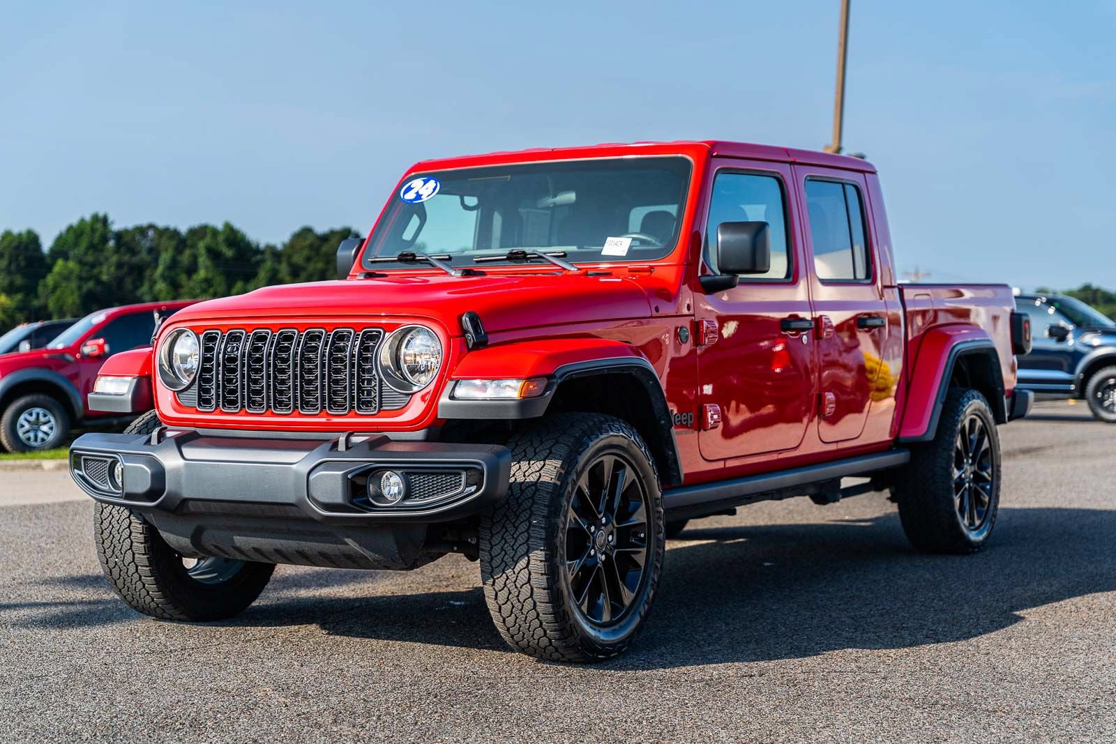 Used 2024 Jeep Gladiator Sport AWD/4WD image 5