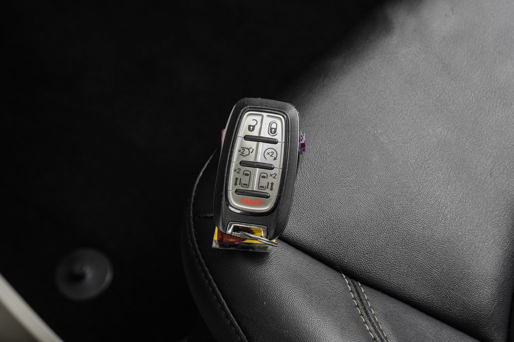 Used 2024 Chrysler Pacifica Touring-L FWD image 73