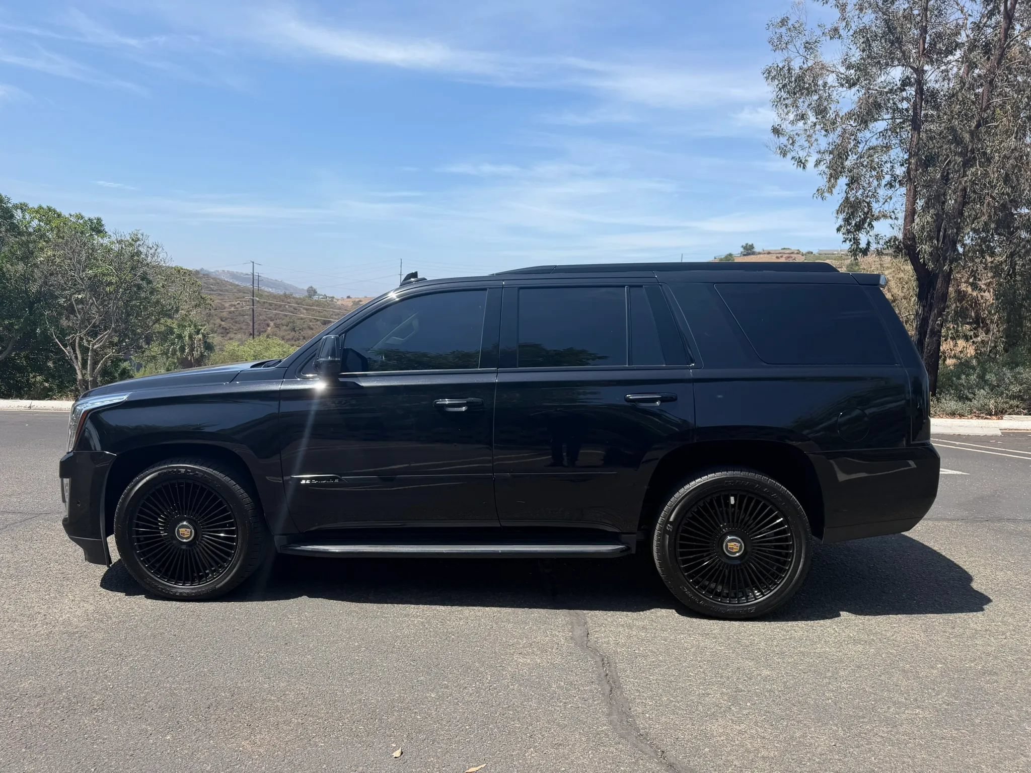 Used 2017 Cadillac Escalade Premium Luxury AWD/4WD image 2