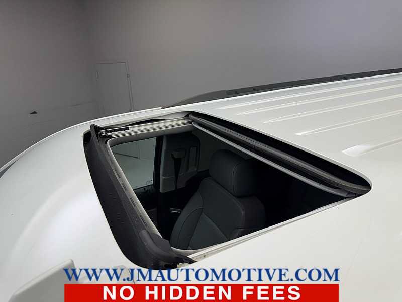 Used 2018 Chevrolet Suburban LT AWD/4WD image 11