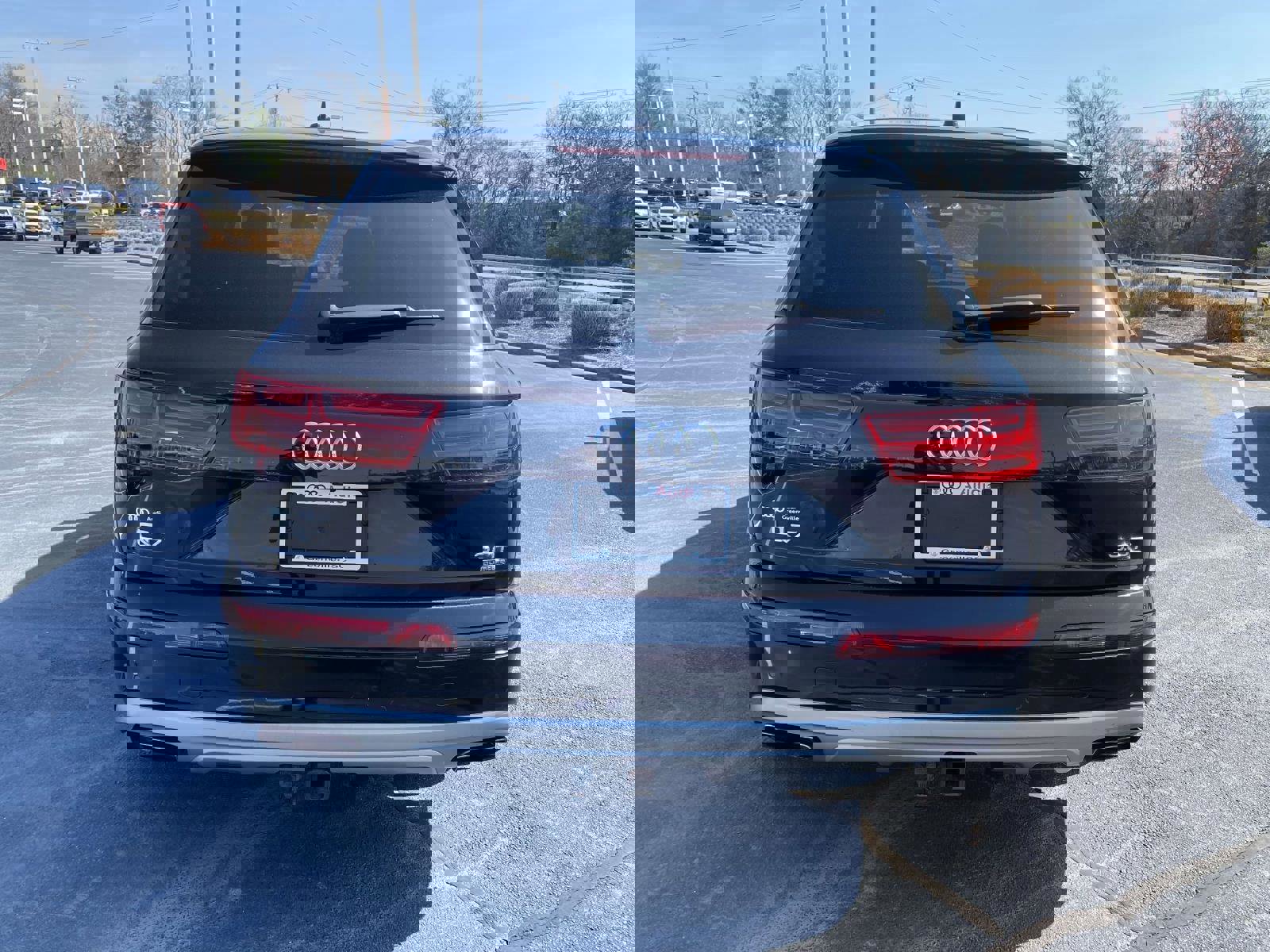 Used 2017 Audi Q7 3.0T Premium w/ Towing Package image 6