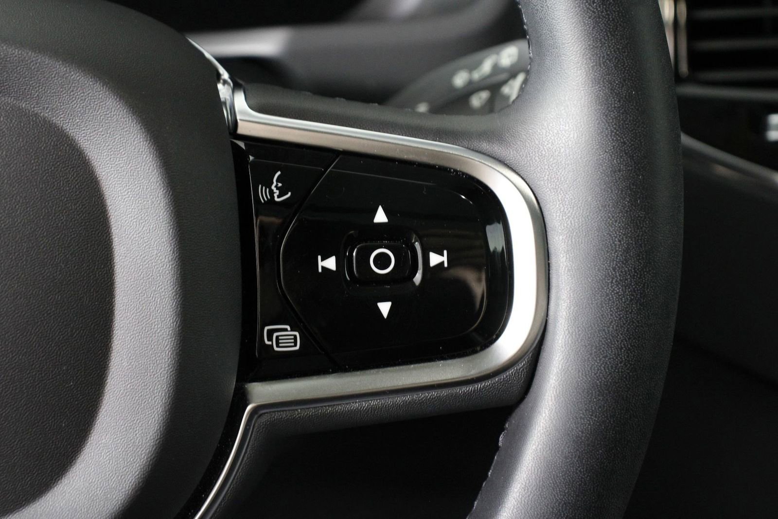 Certified 2023 Volvo XC90 T8 Plus w/ Protection Package Premier image 11