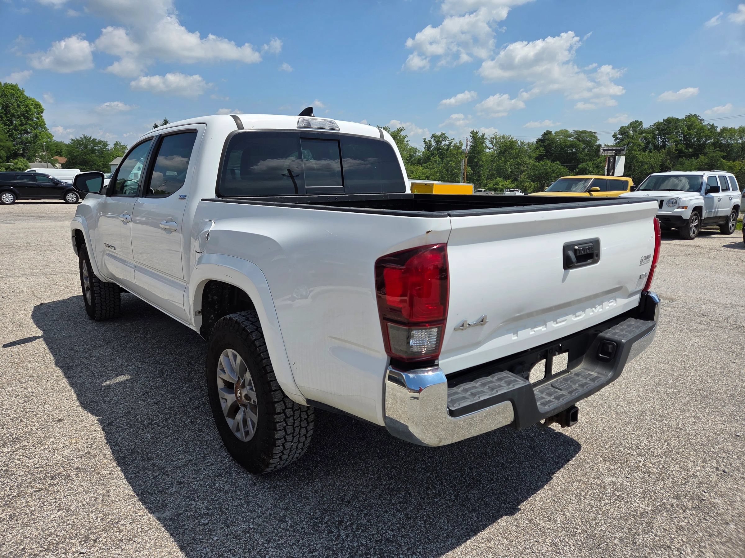 Used 2019 Toyota Tacoma SR5 AWD/4WD image 5