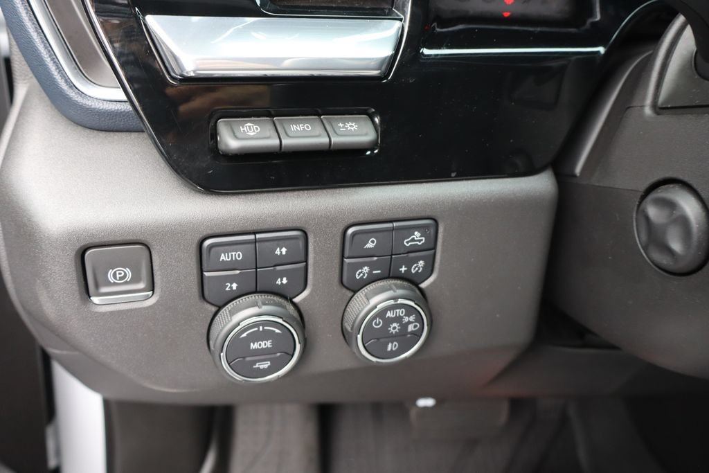 Used 2023 Chevrolet Silverado 1500 High Country w/ High Country Premium Package AWD/4WD image 14