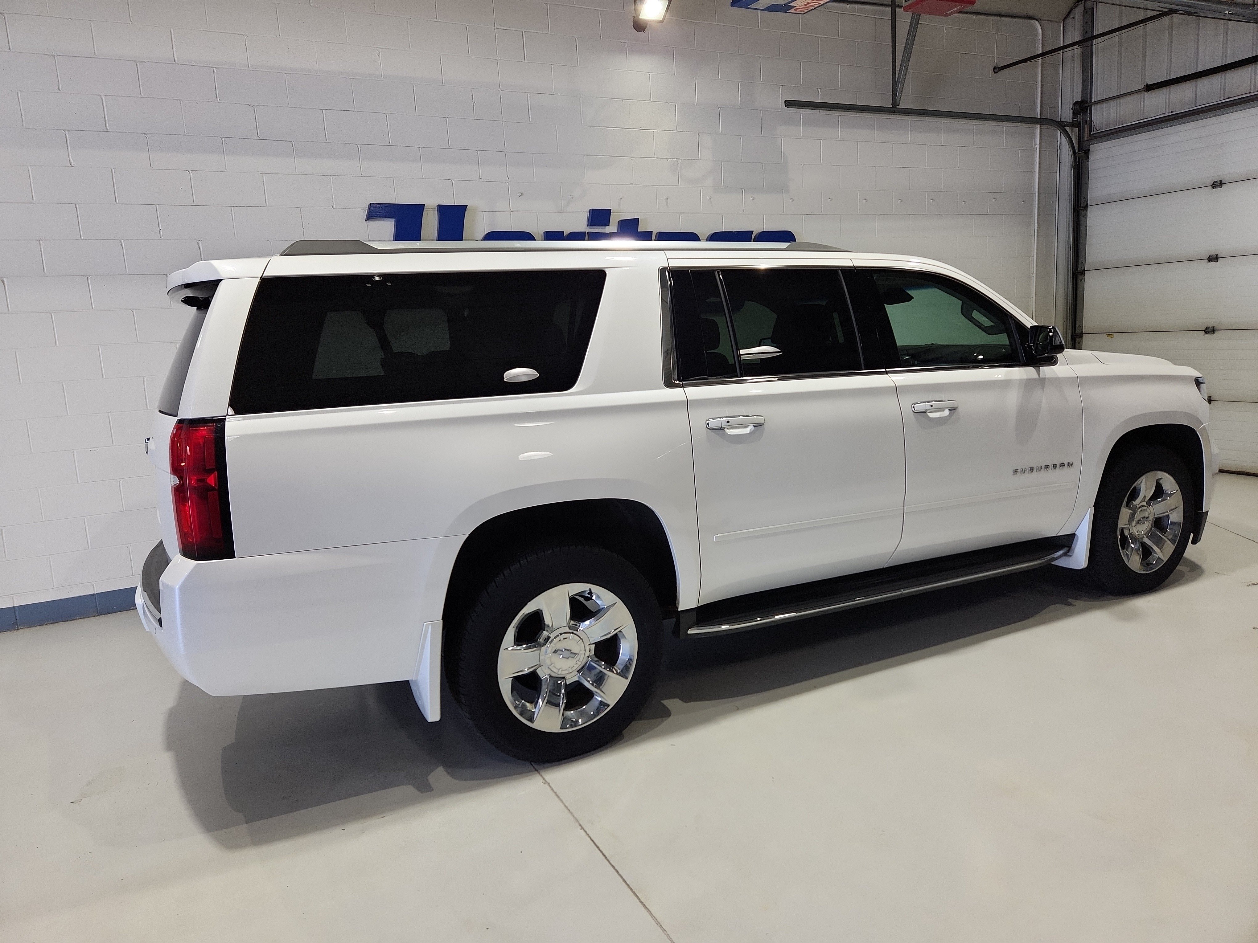 Used 2018 Chevrolet Suburban Premier AWD/4WD image 26