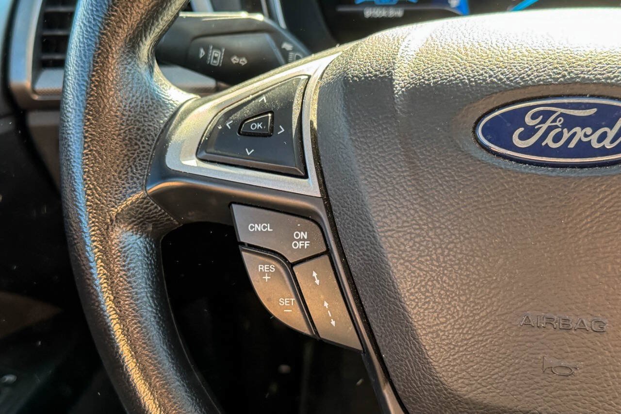 Used 2020 Ford Fusion SE FWD image 19