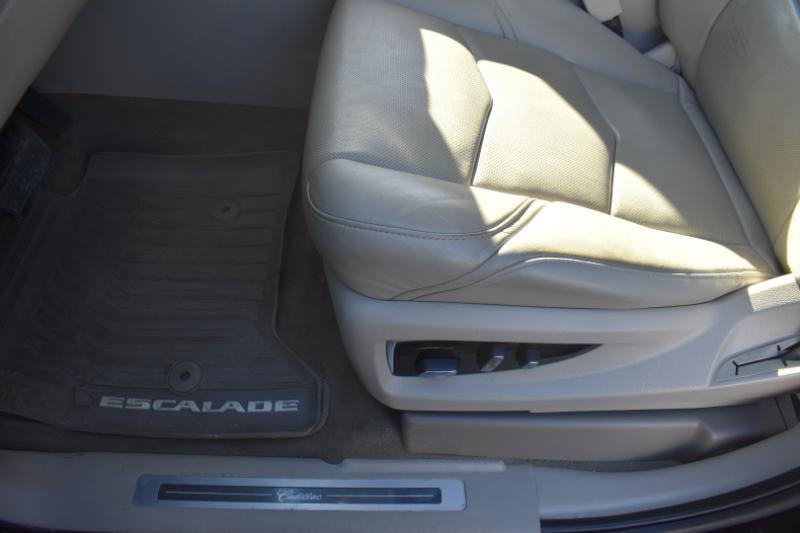 Used 2019 Cadillac Escalade ESV Luxury image 48