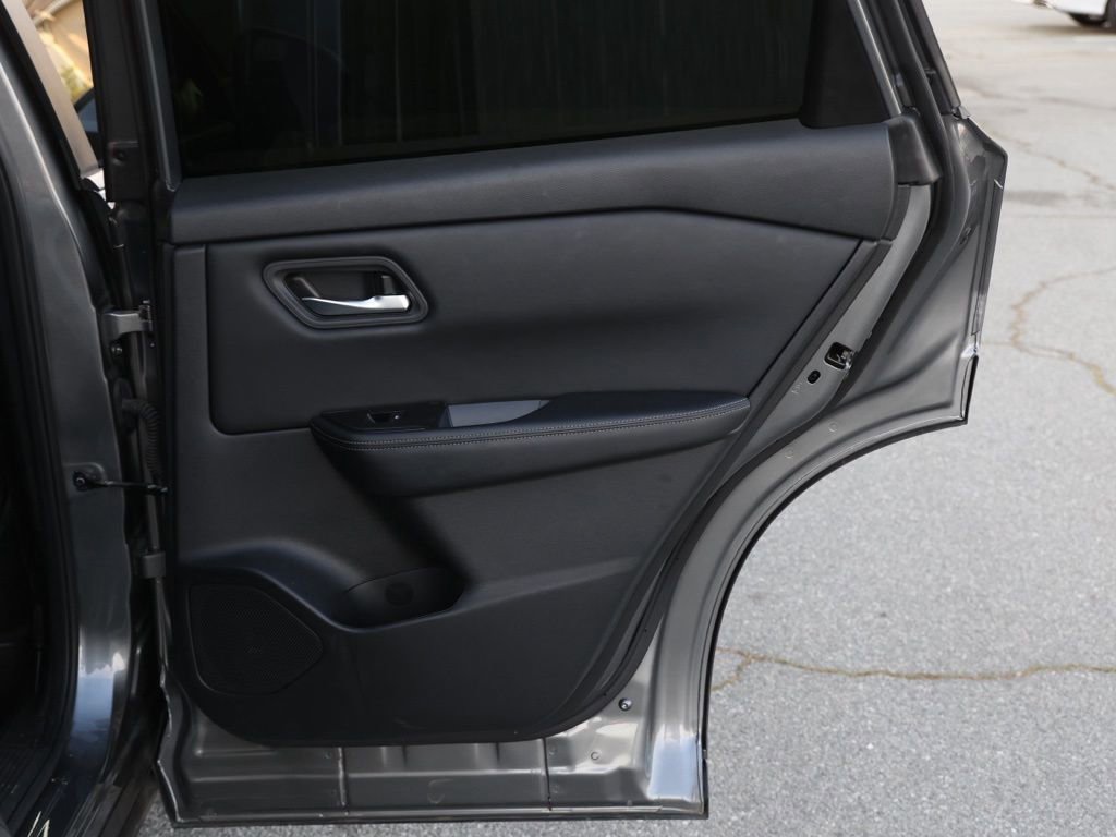 Used 2024 Nissan Rogue SV image 19