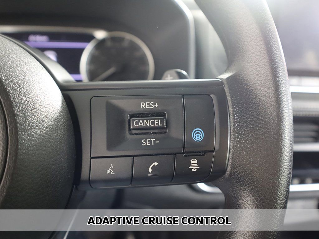 Used 2024 Nissan Rogue SV AWD/4WD image 3