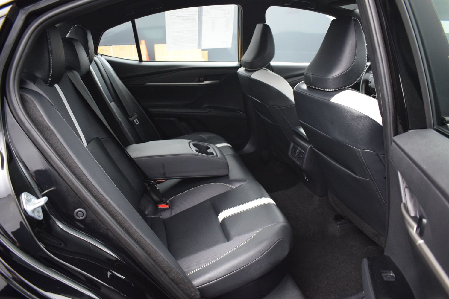 Used 2025 Toyota Camry SE FWD image 11