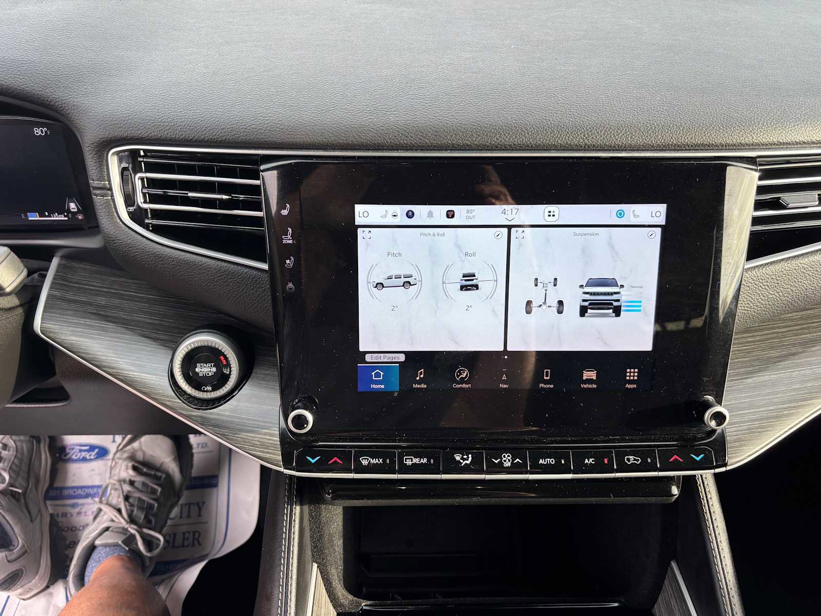 Certified 2024 Jeep Wagoneer L Series III w/ Flexible Seating Group image 34