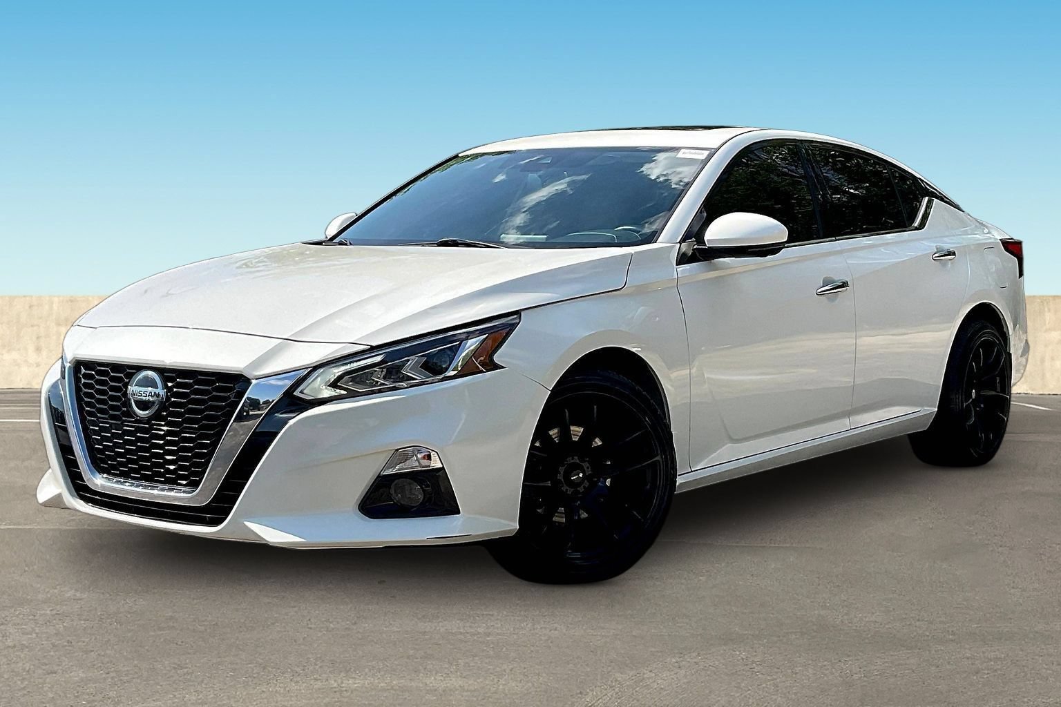 Used 2019 Nissan Altima 2.5 Platinum AWD/4WD image 3