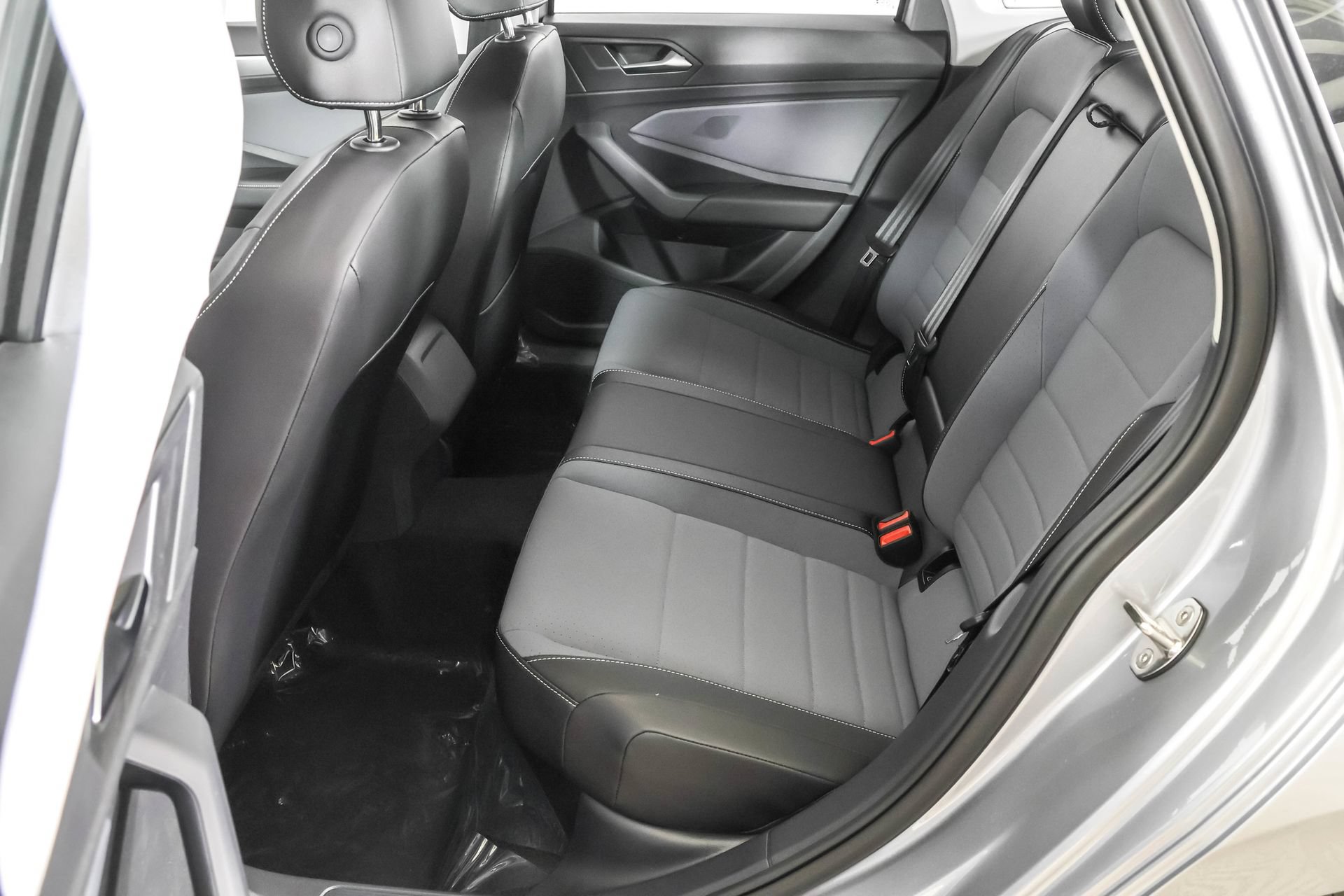 Used 2026 Volkswagen Jetta SE FWD image 35