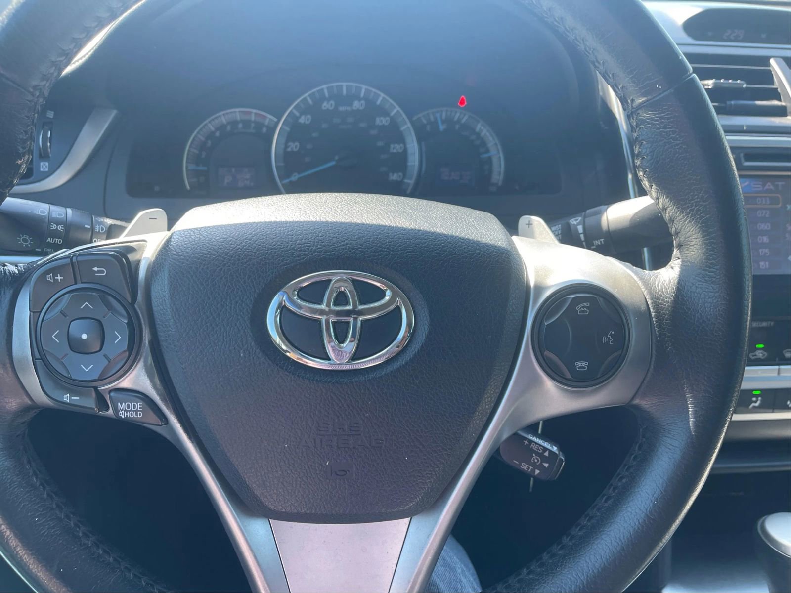 Used 2014 Toyota Camry SE image 18