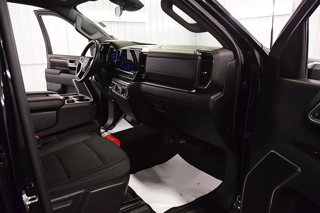 Used 2025 Chevrolet Silverado 2500 LT w/ Convenience Package image 23