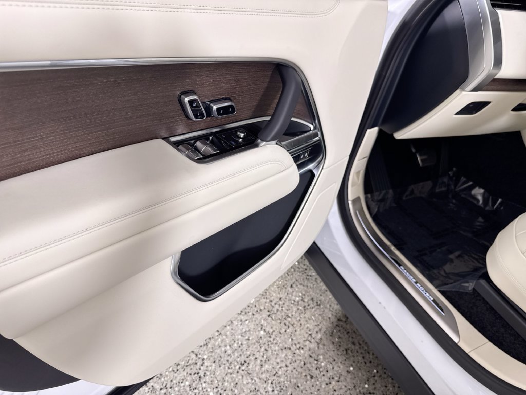 New 2027 Land Rover Range Rover SE AWD/4WD image 13