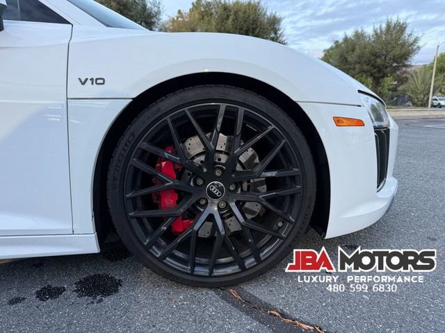 Used 2018 Audi R8 V10 w/ Carbon Exterior Package image 37