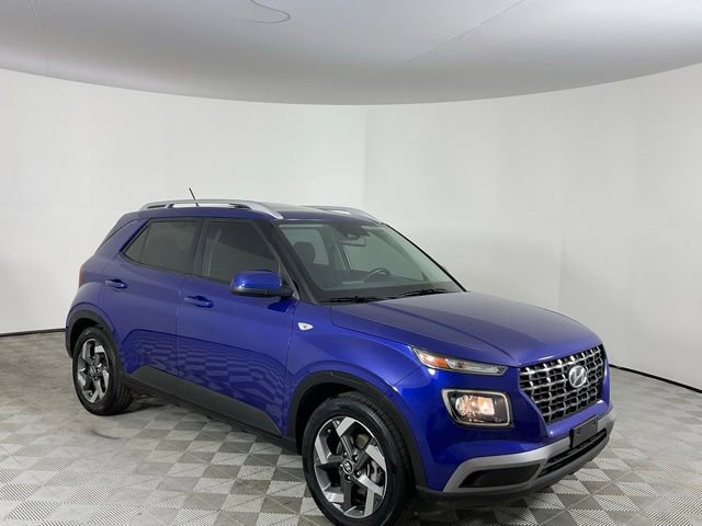 Used 2023 Hyundai Venue SEL image 3