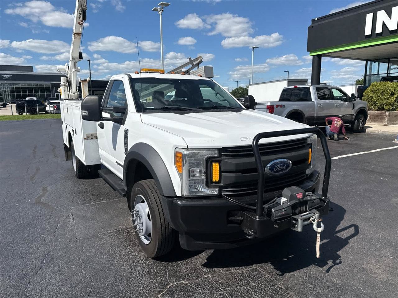 Used 2017 Ford F550 4x4 Regular Cab Super Duty image 2