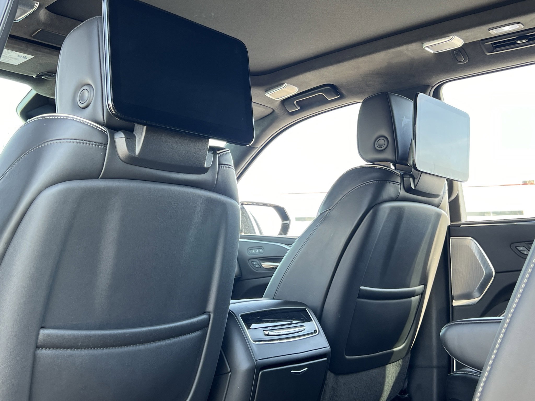 Used 2022 Cadillac Escalade Sport Platinum w/ Heavy-Duty Trailer Package image 21