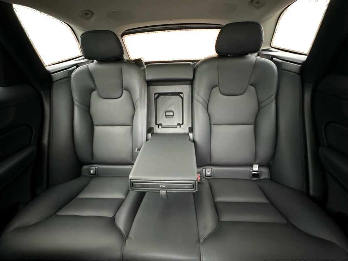 Used 2022 Volvo XC60 B5 Momentum w/ Climate Package image 15