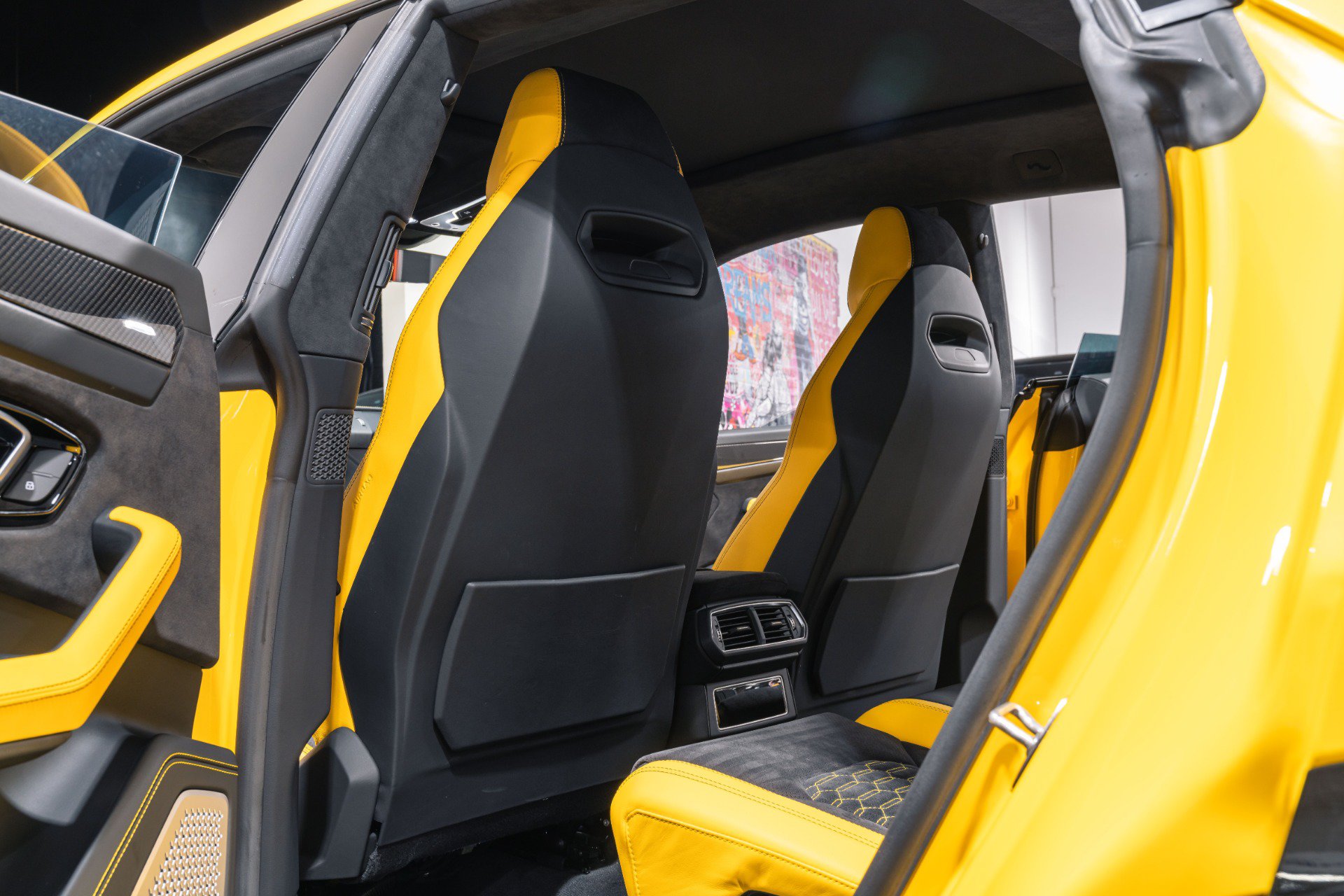 Used 2021 Lamborghini Urus AWD/4WD image 34