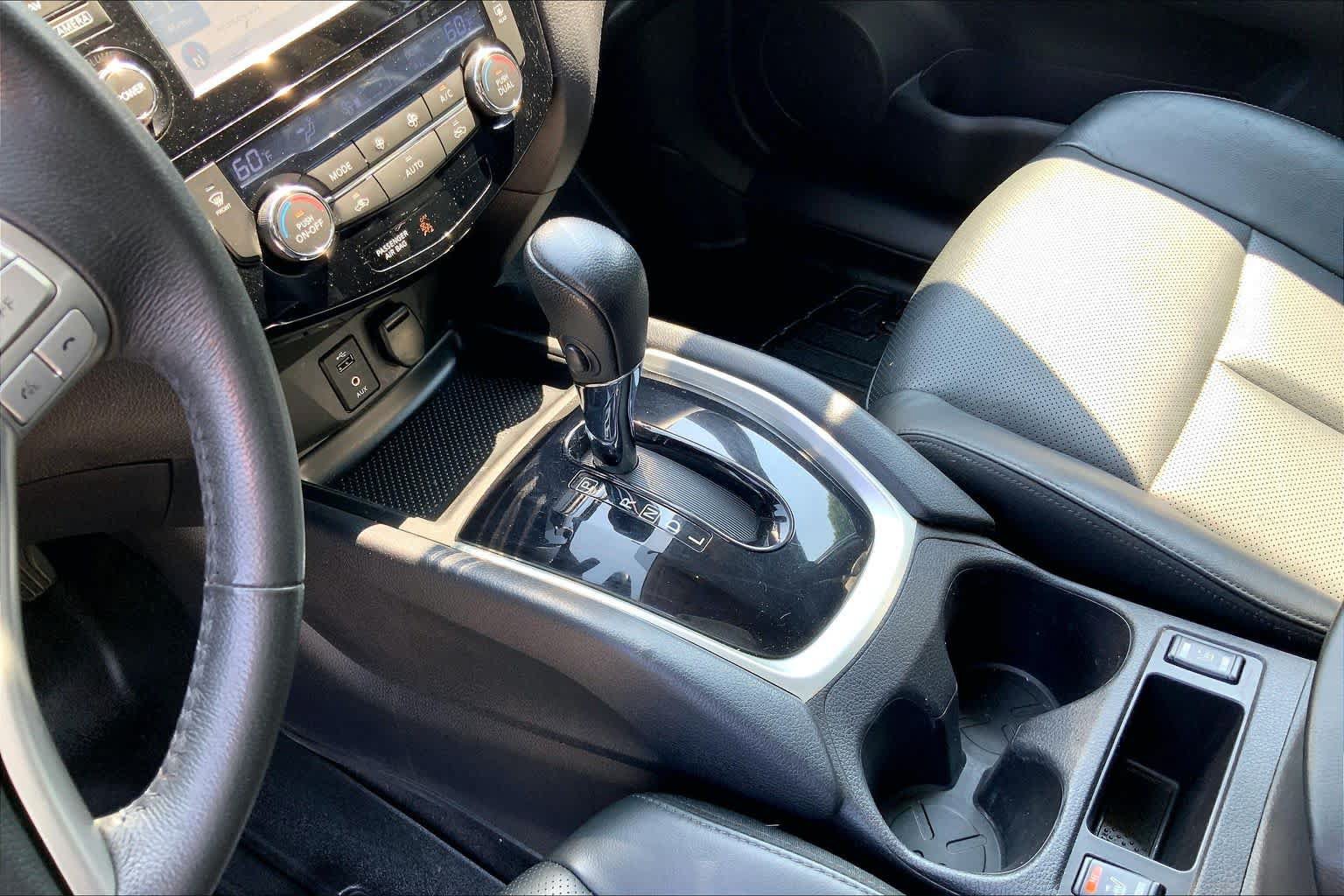 Used 2015 Nissan Rogue SL AWD/4WD image 17